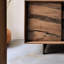 Table d'appoint en bois massif.