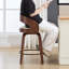 Tabouret de comptoir pivotant confortable avec pieds en bois massif durable-120285788-120285792