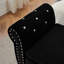 Le banc repose-pieds rectangulaire en velours de 63,38 po est doté de pieds en bois massif avec boucle en cristal et d'un coussin, noir