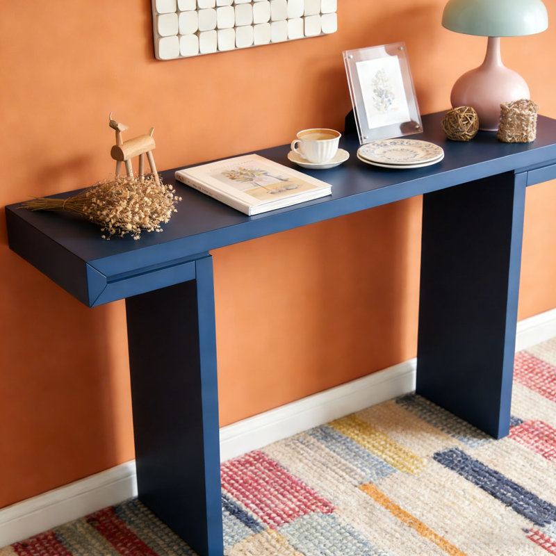 Console de 60 pouces avec lignes géométriques épurées, table d'entrée élégante avec finition peinte et pieds réglables