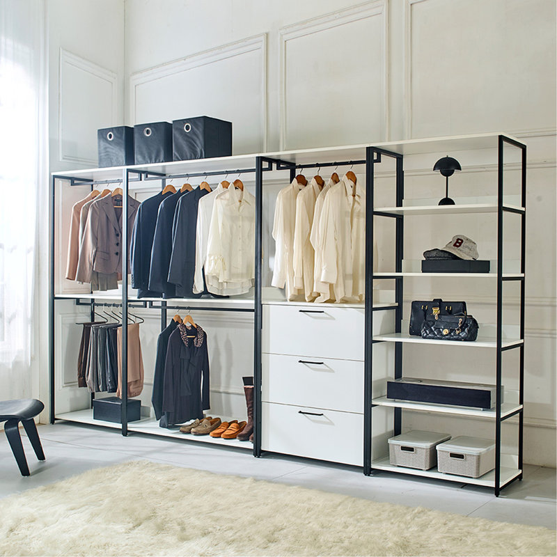 Système de garde-robe autoportant à 4 tablettes et 8 tours avec structure en métal