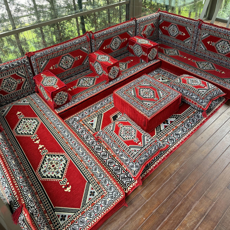 Canapé à repose-pieds à motif géométrique avec tapis et coussins décoratifs, Rouge
