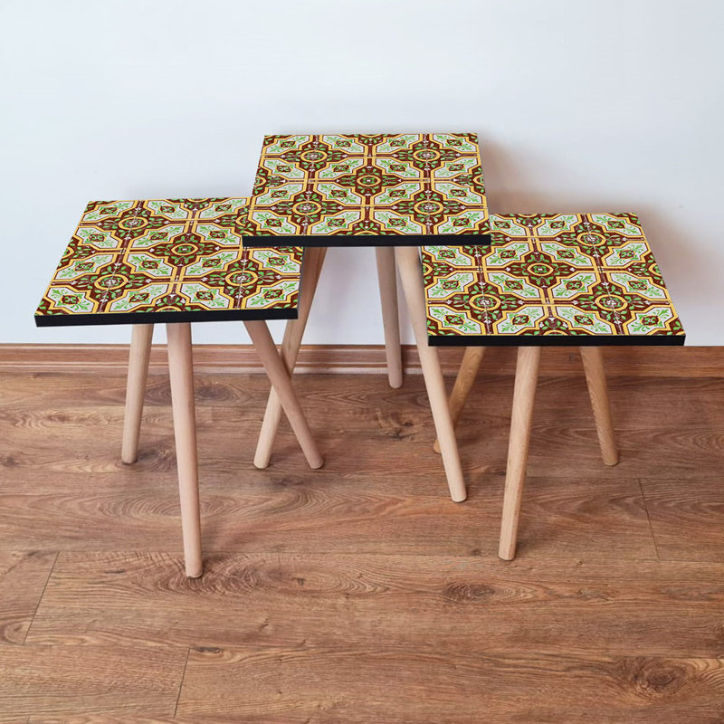 Ensemble de 3 tables gigognes élégantes à motif géométrique 100% bois aggloméré avec pieds en bois de hêtre | Grande table: 13,8 po x 20,5 po x 13,8 po, table moyenne: 13,8 po x 18,5 po x 13,8 po, petite table: 13,8 po x 16,5 po x 13,8 po | Élégant et fonctionnel pour le salon et le bureau