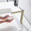 Robinet de lavabo de salle de bain à poignée simple Modern, hauteur 12,3 po avec aérateur amovible-128804064