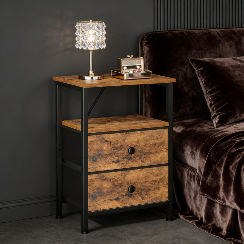 Table de chevet avec station de charge et tiroirs en tissu, table de chevet compacte avec ports USB intégrés et prises CA, table de bout rustique brune pour la chambre à coucher ou le salon