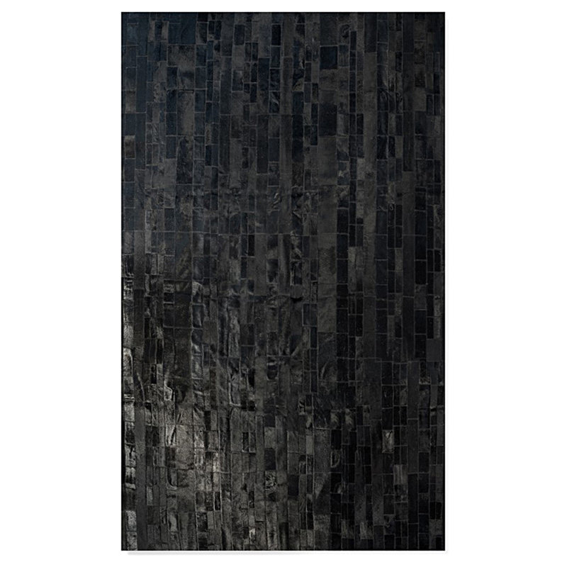 Tapis noir en peau de vache Sarthak, 5 pi x 8 pi