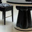 Table ronde créative moderne de luxe avec lumière moderne-1203297019