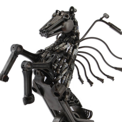 Statue de pièce de cheval recyclée