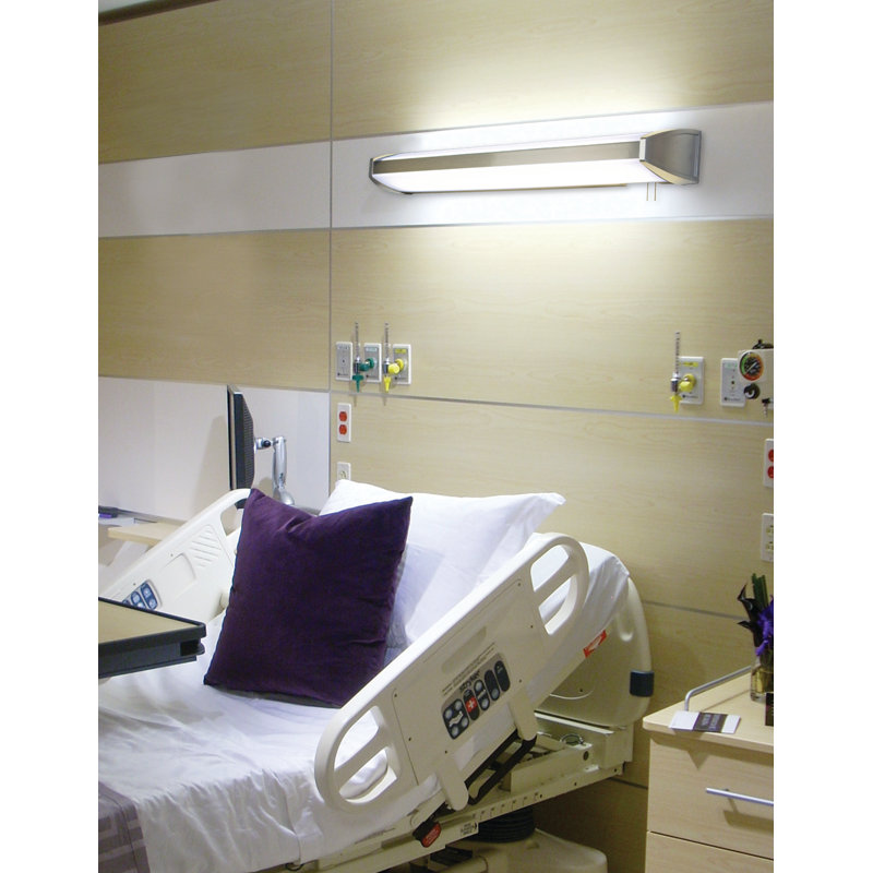 Applique murale 3 lumières Esker, Nickel brossé, 5,38" H x 39,94" L x 6,25" D