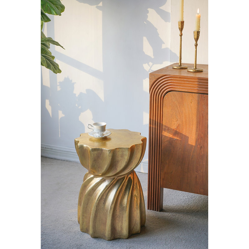 Table d'appoint avec design sculptural tourbillon, table d'appoint contemporaine pour le salon