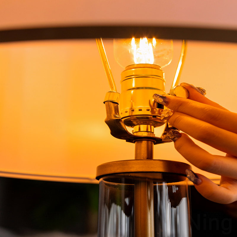 Lampe de table, avec cylindre en verre et base piédestal