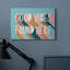 «Good Vibes Found Here Quote Pastel Color Pop» par Amanda Houston - impression d'art textuel-52745103-52745099