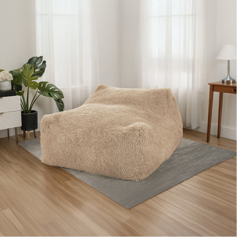 Grand fauteuil à billes brun en fausse fourrure