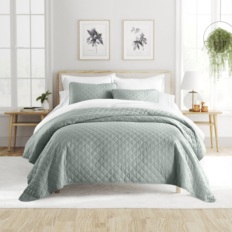 Eucalyptus Twin Microfiber Reversible Quilt Set with Shams