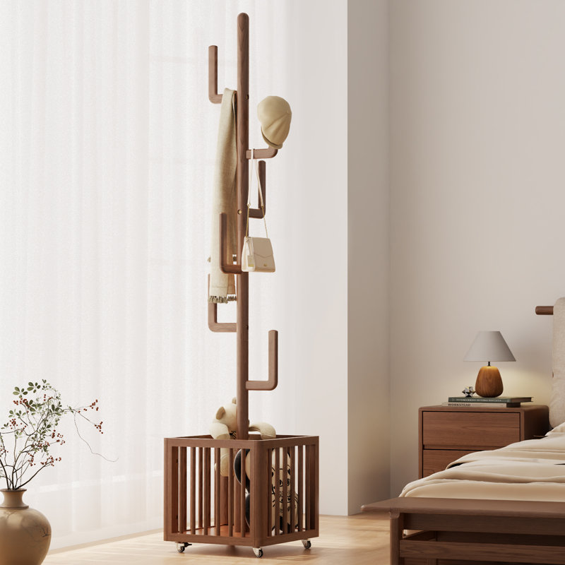 Portemanteau autoportant en bois massif d'inspiration cactus avec panier de rangement et roulettes, 3 options de couleurs disponibles.