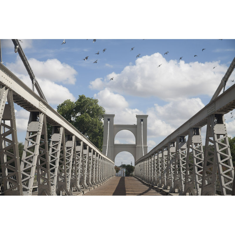 Debbac Waco Suspension Bridge par - Photographie de toile tendue, H 32 po x l 48 po