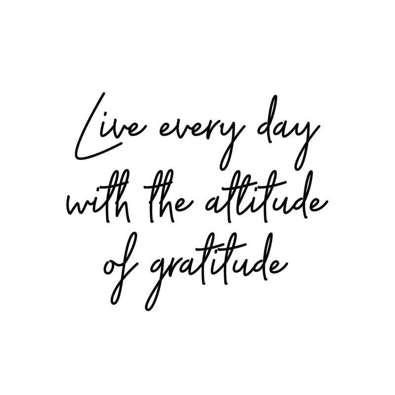 «Attitude Or Gratitude», art textuel sur toile tendue, H 36 po x l 36 po x P 1,25 po