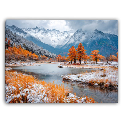 «Golden Pines in Snow», art mural sur toile tendue