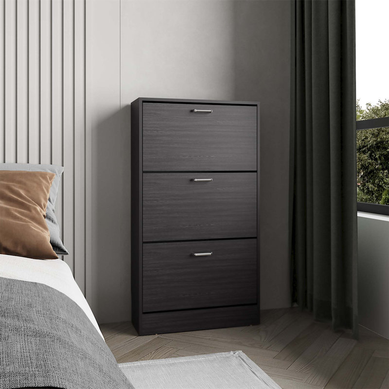 Étagère à chaussures haute Inola, rangement à trois niveaux pour les entrées et les chambres à coucher, élégante et peu encombrante