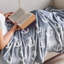 Couverture légère en flanelle moelleuse pour canapé-lit, couverture en microfibre unie-375181869-375337496