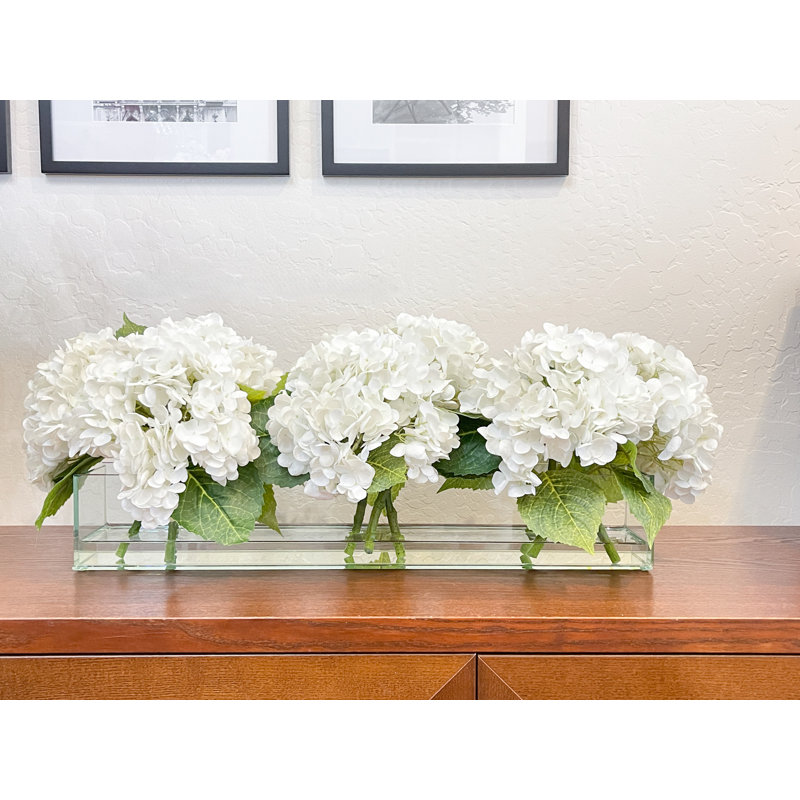 Centre de table artificiel moderne en forme d'hortensias artificiels modernes dans un vase en verre
