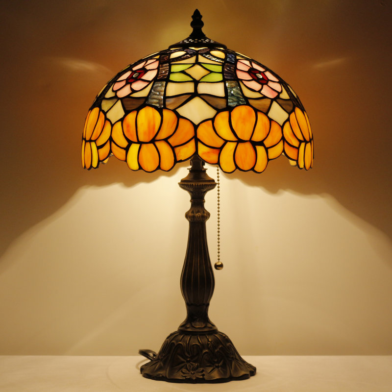 Lampe de table Tiffany en verre teinté orange avec lampe de table 12 x 12 x 19 pouces avec base en résine et décoration pour le salon