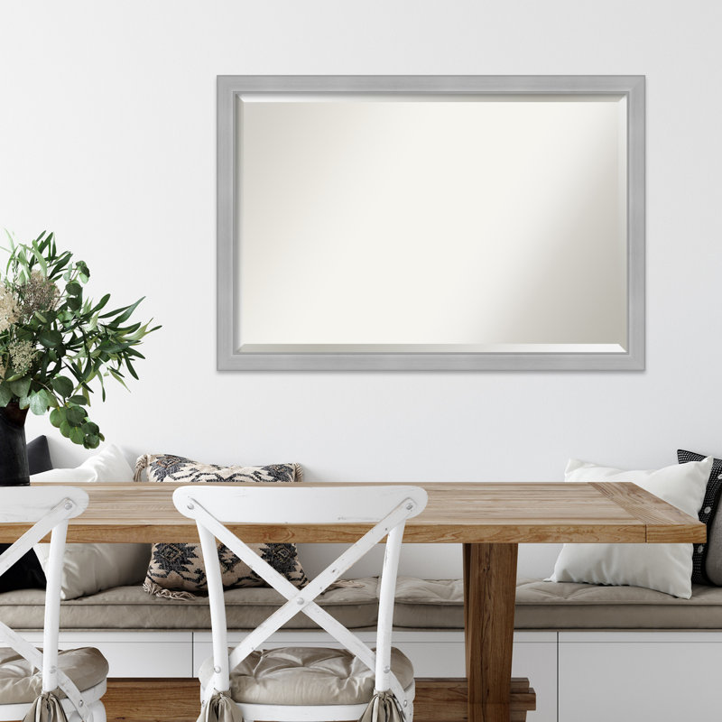 Miroir d'appoint mural en plastique Desmund, 26,5 po x 38,5 po