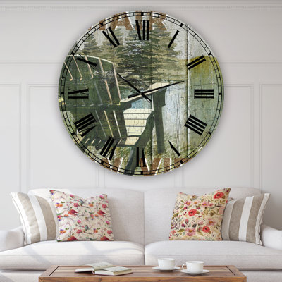 Horloge murale traditionnelle ouverte