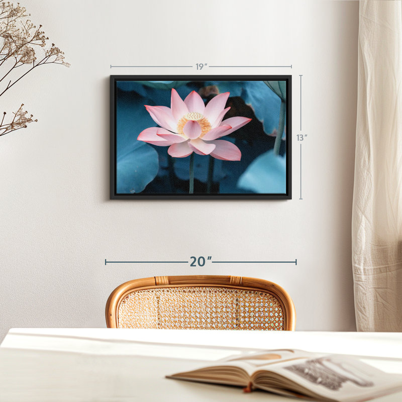 Floral et botanique «Lotus de minuit», H 13 po x l 19 po