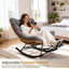 Chaise berçante en osier avec repose-pieds rétractable, coussin rembourré épais et poche latérale pour patio, salon, chambre à coucher, gris					