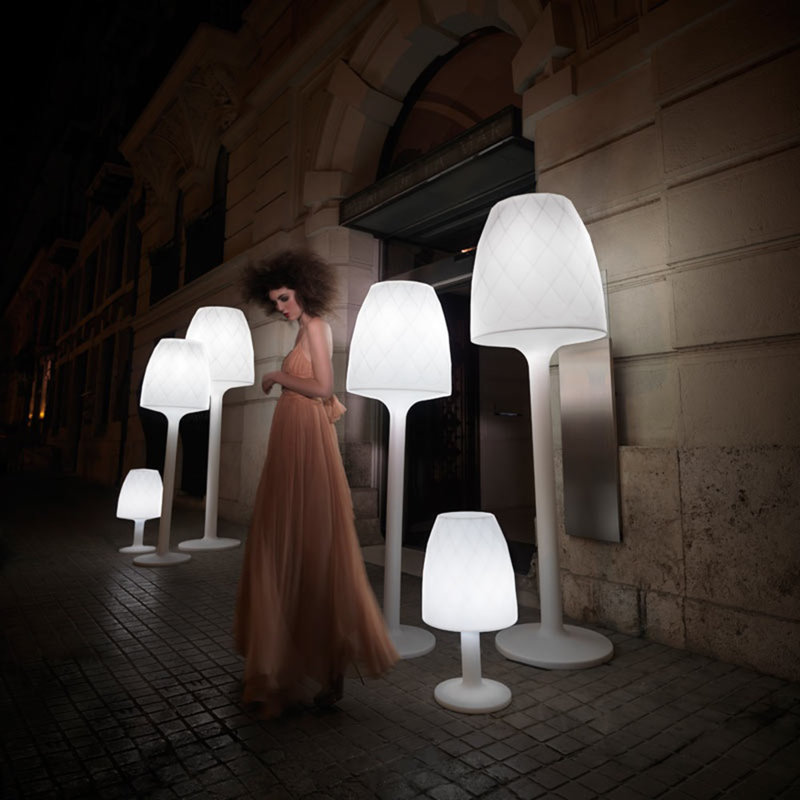 Lampe sur pied d'extérieur à DEL Vases, H 70,75 po x l 22 po x P 22 po, Brancher