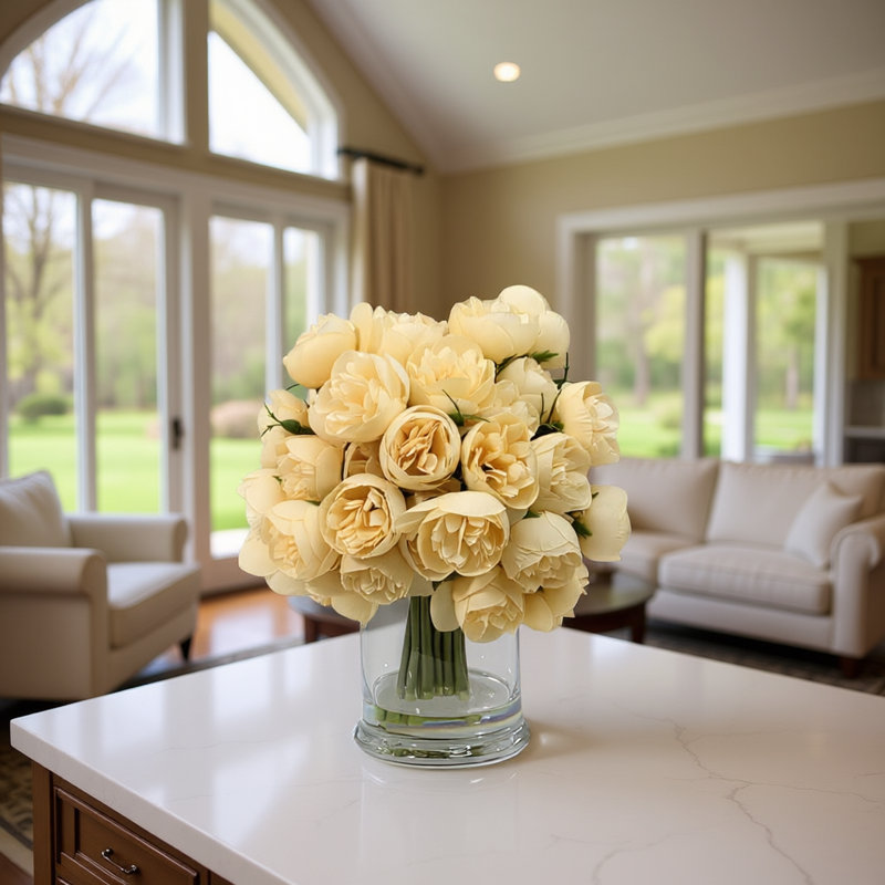 Arrangement floral rose dans un vase, Jaune