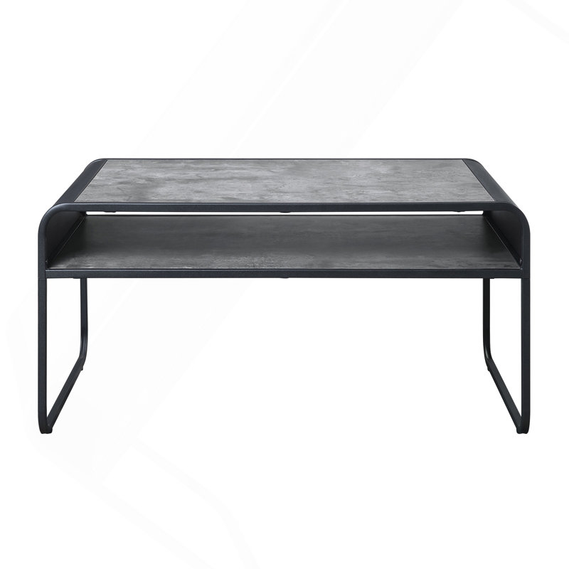 Table basse à 1 tablette en béton gris et noir.
