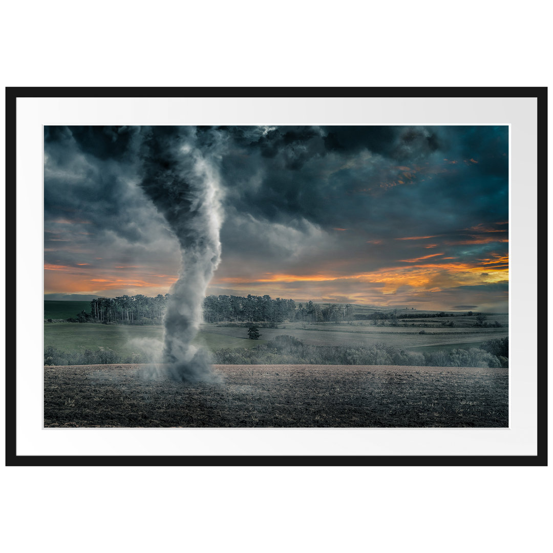 Gerahmter Fotodruck Schwarzer Tornado in einem Feld