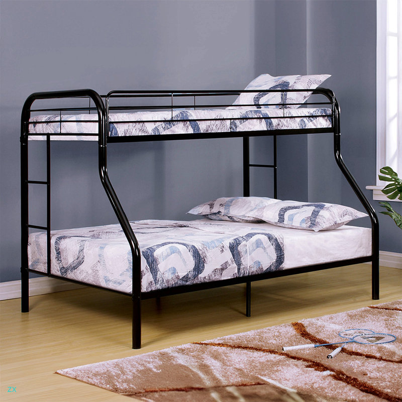 Lit simple superposé au dessus d'un lit double en métal de style contemporain avec échelle en angle, Jumeaux sur complet