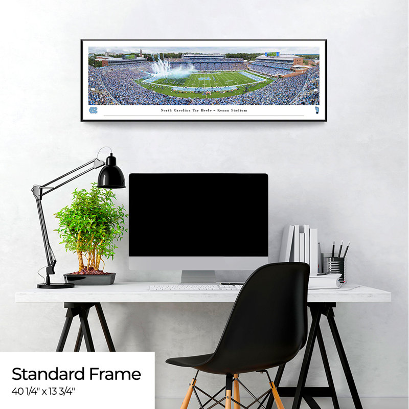 North Carolina Tar Heels - Kenan Stadium, reproduction d'art encadrée sur papier par James Blakeway
