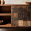Table d'appoint en bois massif.