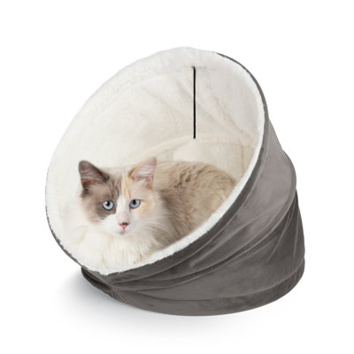 La collection Cozy Cat House par Archie & Oscar ™ Pet est disponible en 5 couleurs de velours avec sherpa naturel et boule de fourrure pendante, coussin de siège amovible pour le nettoyage.