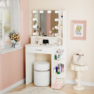 Coiffeuse en bois manufacturé avec miroir à DEL et tablettes de rangement 