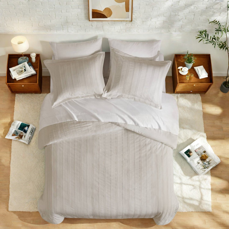Effortlessly Elegant Cal King Bedding Set, Polyester Stripes For Modern Bedrooms