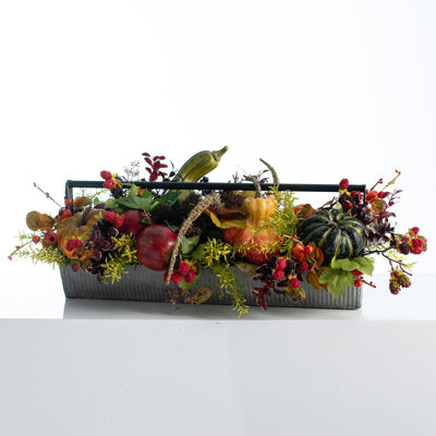 Arrangements floraux mixtes dans un vase