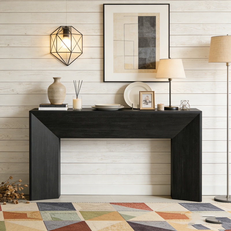 Console en bois avec canapé et couloir