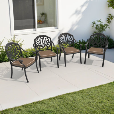 Ensemble de 4 chaises de patio empilables avec accoudoirs, coussins bruns, structure en aluminium moulé