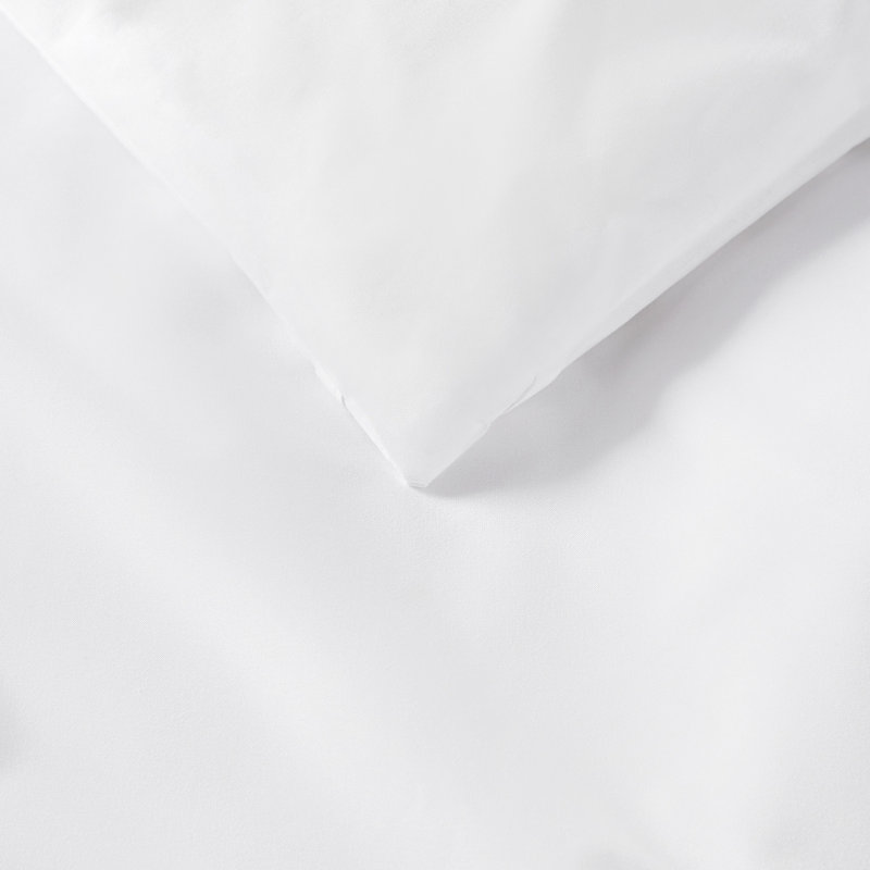 King Size White Water Resistant Bedspread with Zipper Closure