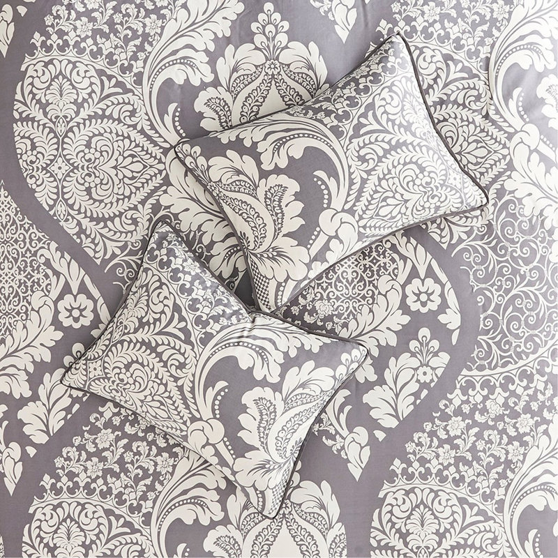 Élégant ensemble d'édredon en coton imprimé 7 pièces avec motif damassé complexe, hypoallergénique et certifié OEKO-TEX pour la qualité et le confort.