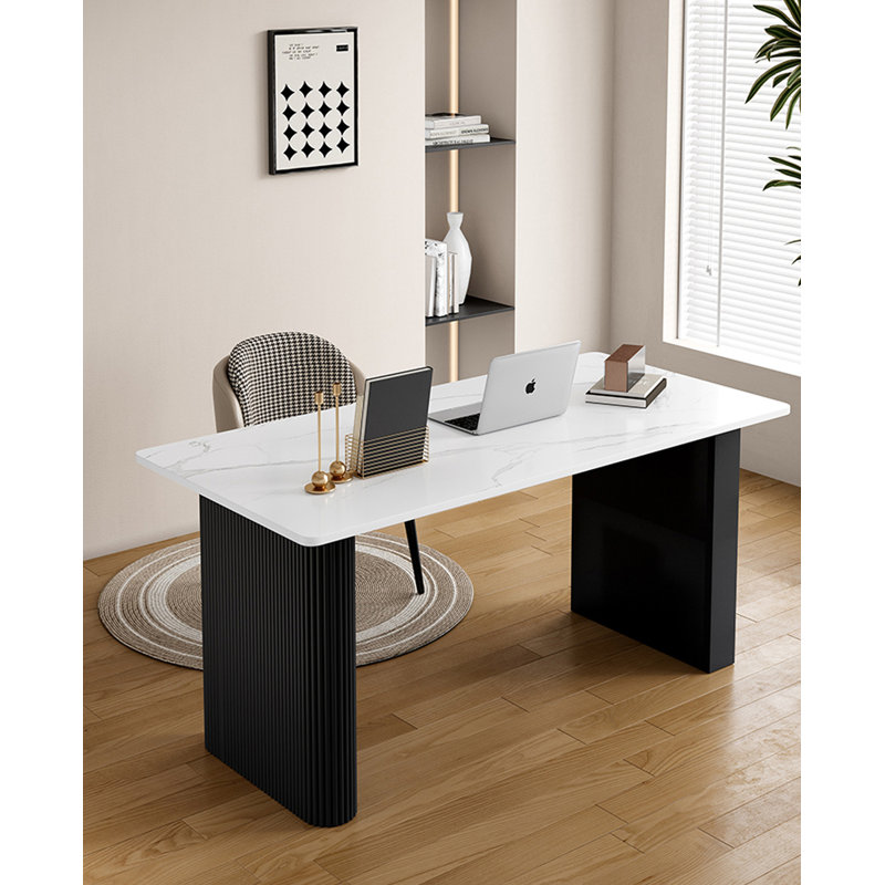 Bureau minimaliste contemporain avec détails cannelés et bordure dorée, H 29,53 po x l 55,12 po x P 23,62 po
