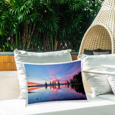 Coussin d'extérieur imprimé Gull Point At Sunrise, design par Jon Evan
