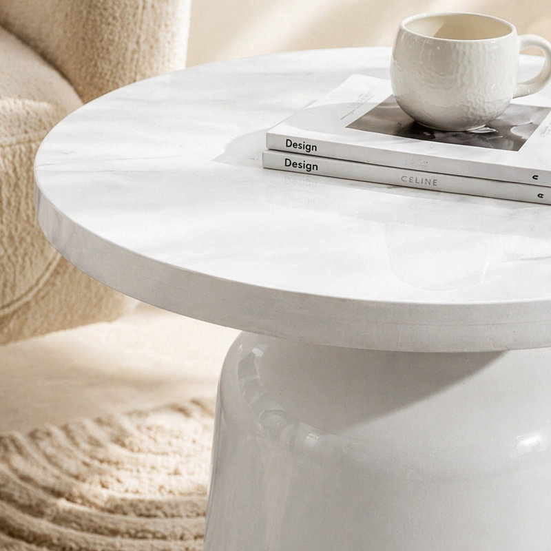 Table de bout exquise à finition ultrabrillante pour une décoration polyvalente