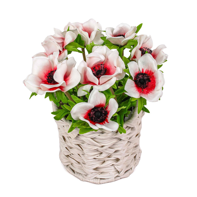 Bouquet de fleurs d'anémone dans un panier blanc, Blanc