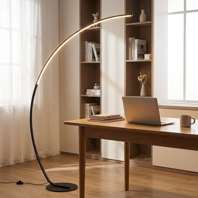 Lampe sur pied moderne et minimaliste